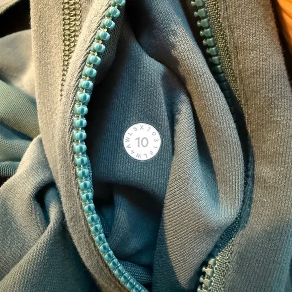 Lululemon Define Jacket
Green Jasper size 10 - Picture 11 of 11